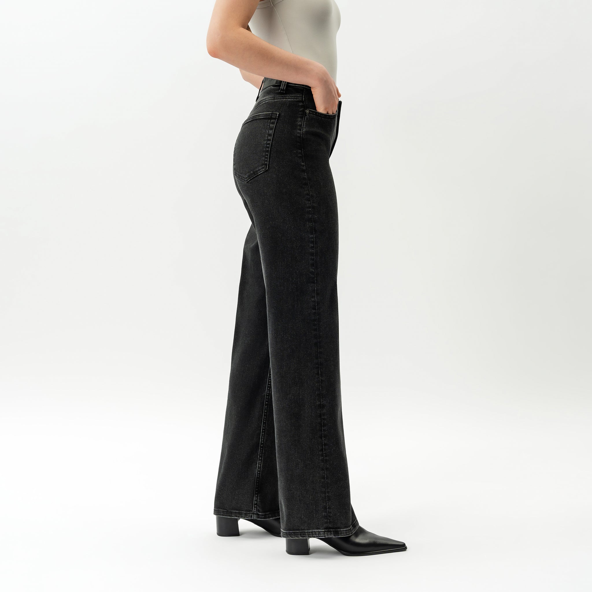 Relaxed ComfortDenim™ Jeans - Ninepine